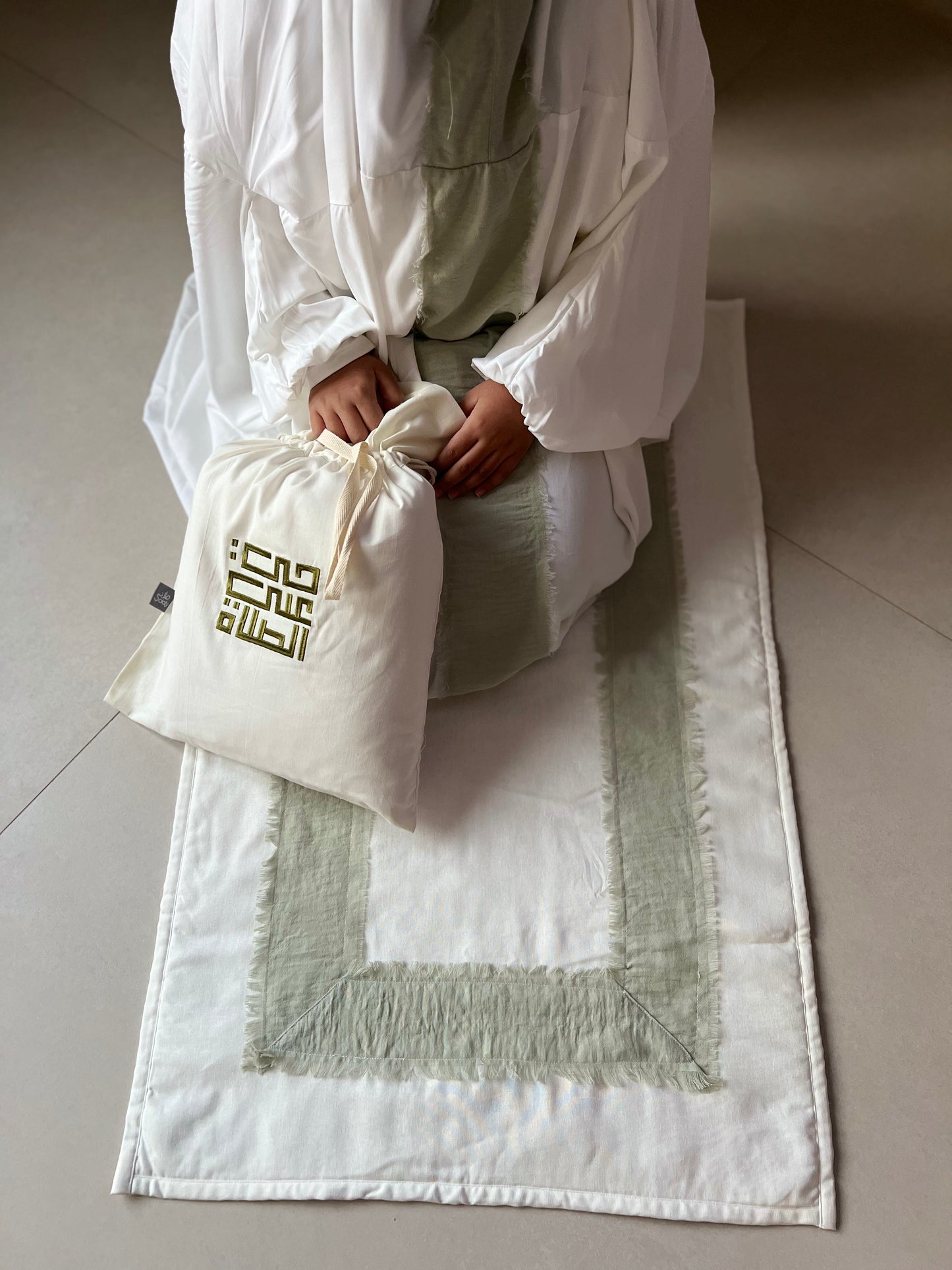طقم بناتي أخضر مع حقيبة