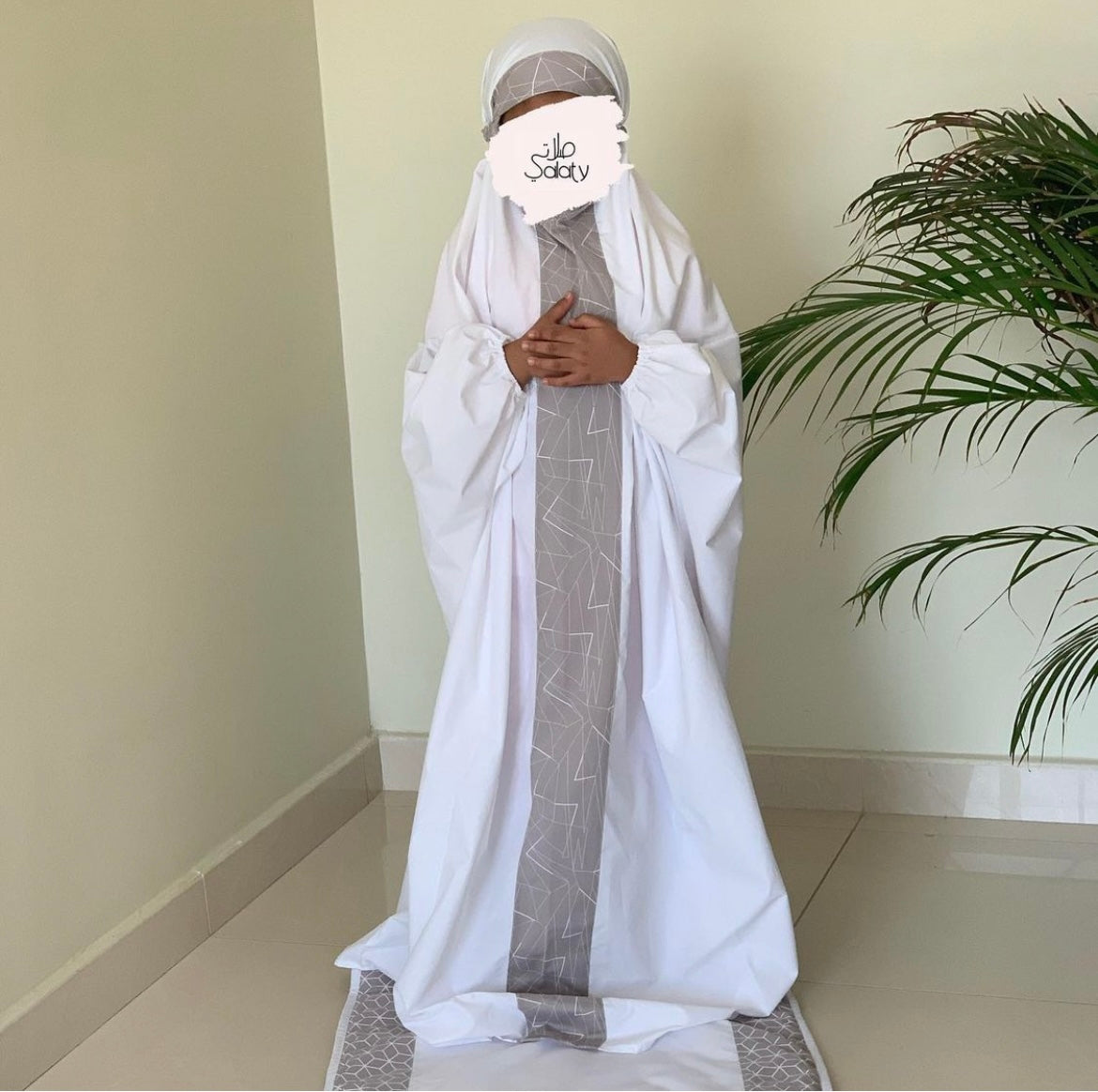 ثوب صلاة اللون الرمادي بدون سجادة