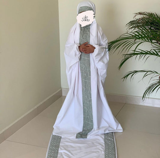 ثوب صلاة اللون الأخضر بدون سجادة