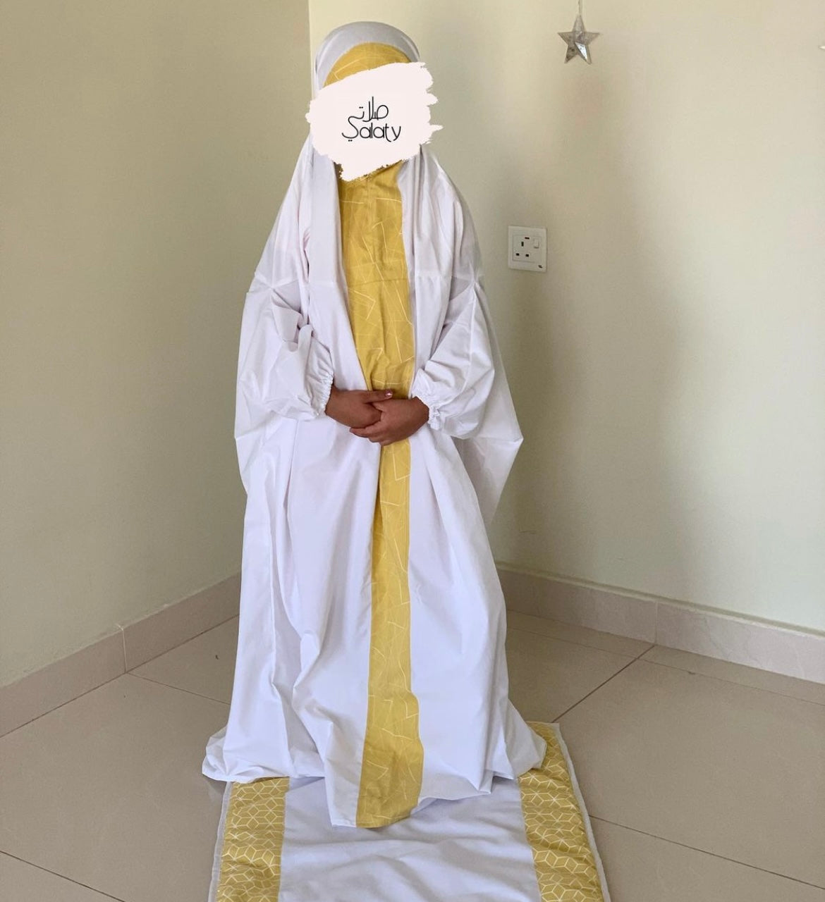 ثوب صلاة اللون الأصفر بدون سجادة