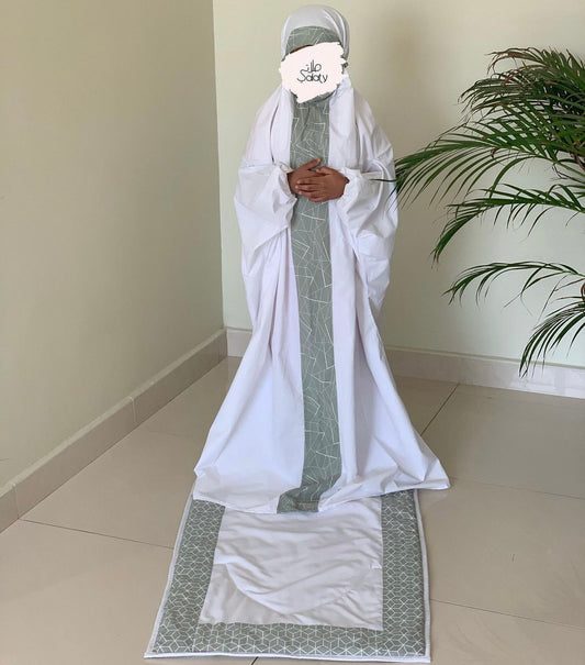طقم بناتي أخضر